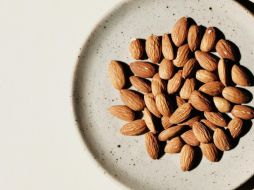 Las almendras son uno de los frutos más consumidos, pero ¿conocías todos estos beneficios que tiene para tu salud? UNSPLASH/ Jocelyn Morales