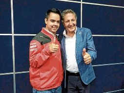 El aspirante a la reelección se tomó fotos con estudiantes de la UP. ESPECIAL