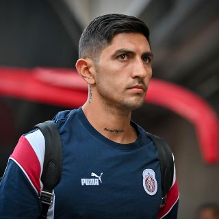 Chivas es tentado por Monterrey con un intercambio por Víctor Guzmán