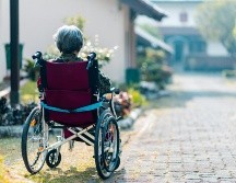 Según el estudio, las personas con demencia sufren durante los cambios extremos de temperatura, pues el deterioro cognitivo no permite la adaptación al clima. ESPECIAL / Foto de Steven HWG en Unsplash