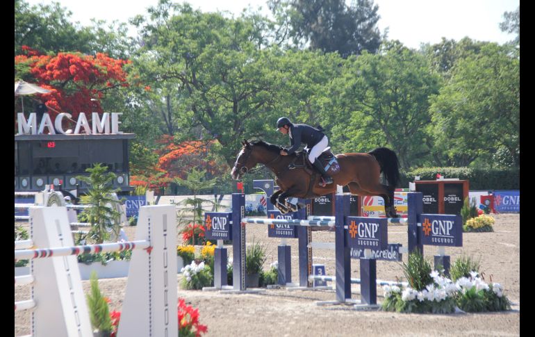 Salto ecuestre en el GCC. GENTE BIEN JALISCO/ Esmeralda Escamilla
