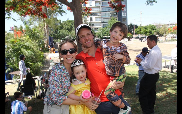 Florencia Figueroa, Santiago de Obeso, María Inés y Cristóbal de Obeso Figueroa. GENTE BIEN JALISCO/ Esmeralda Escamilla
