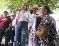 “Apoyo al campo”, fue a lo que se comprometió Claudia Delgadillo en su reciente recorrido por el municipio de Cuautitlán de García Barragán. CORTESÍA.