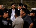 El candidato presidencial del opositor Movimiento Ciudadano (MC), Jorge Máynez (camisa blanca) en la zona donde se desplomó un templete durante un acto político de su partido. EFE / M. Sierra