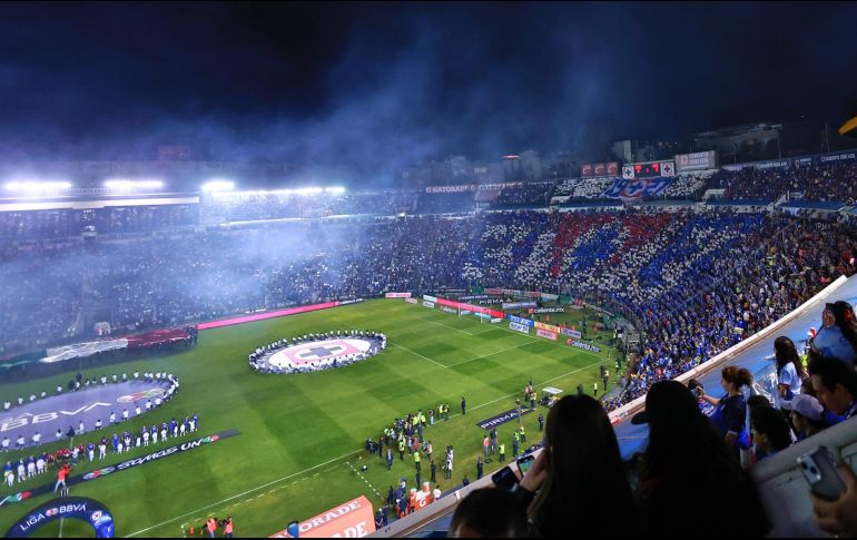 La afición de la Máquina no hizo completa su parte al momento de recibir a los equipos al inicio del encuentro, cuando se tenía planeado hacer un espectacular mosaico. IMAGO7/M. Contreras