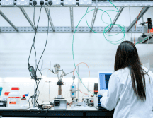 Científicos chinos crearon robots equipados con este material para percibir presión, reconocer formas y símbolos bajo condiciones extremas. UNSPLASH/ ThisisEngineering