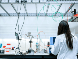 Científicos chinos crearon robots equipados con este material para percibir presión, reconocer formas y símbolos bajo condiciones extremas. UNSPLASH/ ThisisEngineering