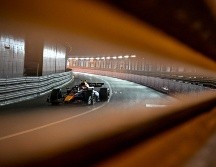 Ni Checo Pérez ni su compañero Max Verstappen tuvieron una buna jornada este viernes. AFP / N. Tucat