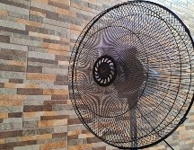 Una de las sugerencias para tu ventilador es procurar que el aparato quede cerca de una pared para que el aire rebote. EL INFORMADOR / O. Álvarez