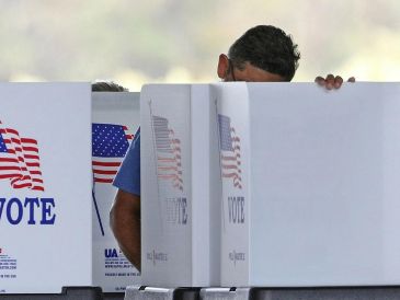 En los comicios de 2020 el 48 % de los votantes registrados de entre 18 y 29 años no votaron. AFP / ARCHIVO