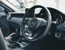 La influencer podría adquirir el Mercedes Benz que se encontró en oferta con ayuda de Profeco. UNSPLASH/Oliur