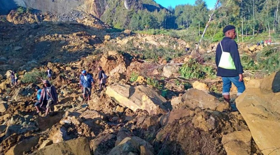 El deslizamiento de tierra azotó la aldea de Yambali. ESPECIAL / AFP