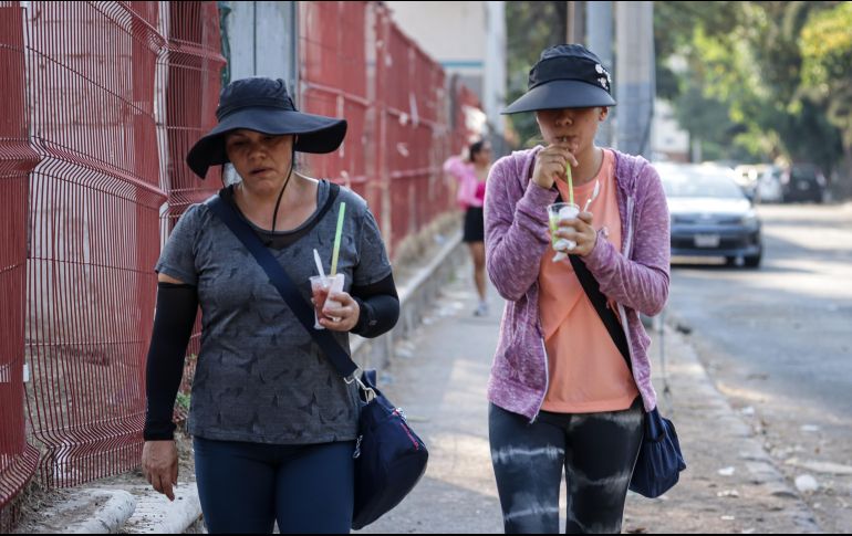 El meteorólogo recomendó a las personas mantenerse hidratadas en todo momento,y de preferencia y si les es posible, no salir entre las 11 y las 16:00 horas, horario con la mayor radiación. EL INFORMADOR / H. Figueroa