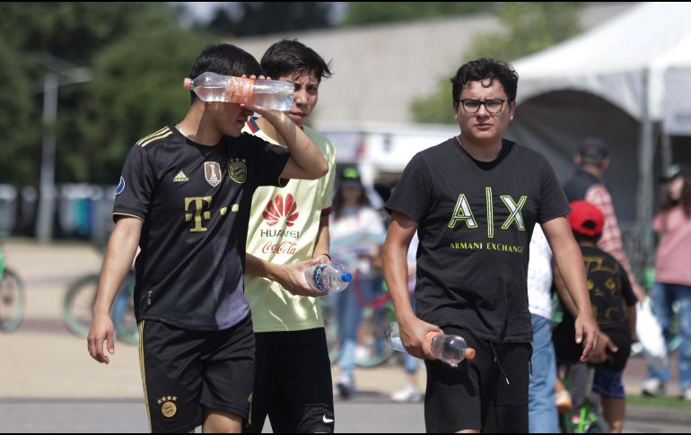 Continúa la fuerte ola de calor en la Ciudad de México. SUN/Carlos Mejía