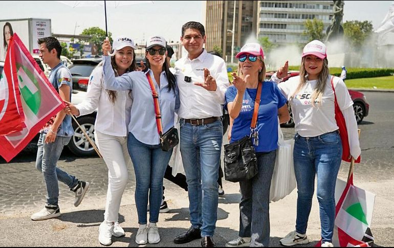 Santos Rizo estuvo acompañado por sus militantes y simpatizantes. ESPECIAL