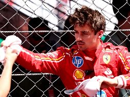 El podio quedó conformado por un 1-3 para Ferrari, con Leclerc en el primer lugar y Sainz en el tercero. EFE