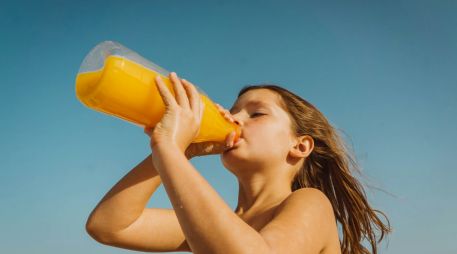 El sumar cualquier agua azucarada en nuestra alimentación puede ocasionar dificultades en el normal funcionamiento de nuestros riñones. Unsplash