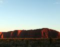 Uluru, en Australia, ocupa el segundo lugar, recibiendo solo cinco reseñas que mencionan estas palabras negativas. AP / ARCHIVO