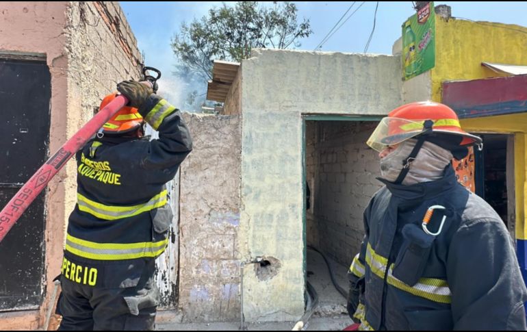 Los bomberos controlaron el incendio y no se presentaron lesionados. ESPECIAL
