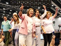 Ante más de 2 mil 500 asistentes, la candidata emanada del PAN afirmó que buscarán obtener al menos 2 millones de votos en el estado para sumarlos a la probabilidad de ganar la elección del próximo domingo. EL INFORMADOR / A. Navarro