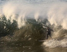 La arena permaneció abierta al público, pero se les advirtió a las personas que permanecieran fuera del agua hasta las 8 de la noche del lunes. EFE/ARCHIVO