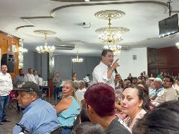 “Chema” Martínez se reunió con trabajadores de tianguis y de mercados en la sede de la Unión de Comerciantes del Mercado de Abastos, donde recibió peticiones para mejorar lo que está mal en esos espacios. ESPECIAL
