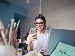 El 60% de la población mundial tiene un problema de adicción con su teléfono celular, fíjate bien si eres uno de ellos. UNSPLASH/bruce mars