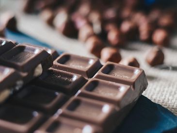 Eliminando tabues en cuanto al consumo del chocolate la ciencia declara lo benéfico que es para el cerebro. UNSPLASH/Rūta Celma