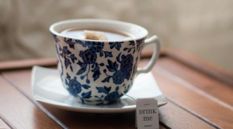 Una taza de té puede llegar, como máximo, a los 40 mg de cafeína. UNSPLASH / S. MORGAN
