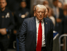 Trump enfrenta 34 acusaciones graves de falsificar documentos empresariales, cargos punibles con hasta cuatro años de prisión. EFE / A. Kelly