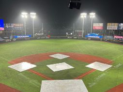El duelo se detuvo por la lluvia cuando el compromiso apenas se encontraba en la parte alta del tercer rollo. X/ @charrosbeisbol.