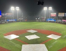 El duelo se detuvo por la lluvia cuando el compromiso apenas se encontraba en la parte alta del tercer rollo. X/ @charrosbeisbol.