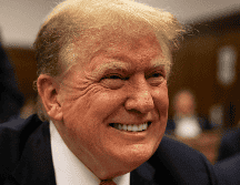 Trump enfrenta 34 cargos por delitos graves por falsificación de registros comerciales, cargos punibles con hasta cuatro años de prisión.  EFE / Y. Iwamura