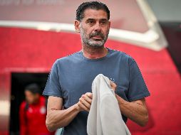 La salida de Fernando Hierro significa un duro golpe para unas Chivas. IMAGO7