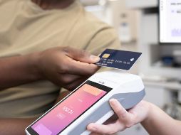 Una de las tarjetas puede ser para cubrir posibles gastos fuertes y otra para gastos improvisados de la vida cotidiana. UNSPLASH / Helcim Payments