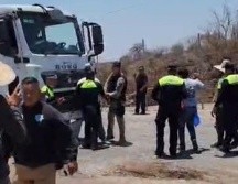 Por la mañana, los trabajadores de la empresa intentaron entrar a la base de transferencia pero el personal del Ayuntamiento les impidió el paso y comenzaron a hacerse palabras. ESPECIAL