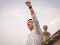 En compañía de su equipo de campaña, también mencionó que se necesita estar atento en las casillas como lo han estado haciendo esta jornada los funcionarios, a quienes agradeció por la labor que están realizando. ESPECIAL