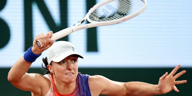 Roland Garros: Swiatek se repone ante Osaka