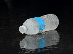 Beber agua mineral puede ser sumamente dañino para la salud si no asistes a las indicaciones. UNSPLASH/Serenity Mitchell