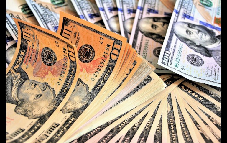 El precio del dólar fluctuó en un rango abierto, alcanzando un máximo de 17.1395 unidades. Unsplash