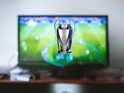 Aficionados gustan de ver el futbol en casa, con la familia o amigos. ESPECIAL / Foto de JESHOOTS.COM en Unsplash