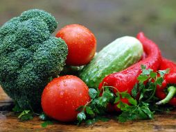 Resulta nuevamente importante destacar la dieta que tenemos ya que existen alimentos que benefician al cuerpo en su totalidad y en particular a nuestros ojos. Pixabay