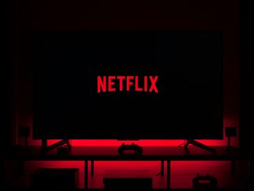Para mantenerse vigente ante la competencia existente con las múltiples plataformas de streamig, Netflix renueva su catálogo de manera mensual. Unsplash