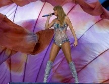 “The Eras Tour”, que arrancó hace año y medio en Estados Unidos, se ha convertido ya en la gira más taquillera de toda la historia gracias a un ambicioso 'show'. EFE/ Juanjo Martin