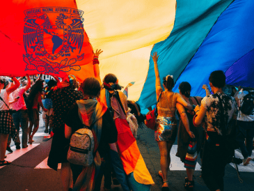 Este mes de junio, también conocido como el Mes del Orgullo LGBT+, estará lleno de varias sorpresas por parte de Danza UNAM. UNSPLASH/ Mercedes Mehling