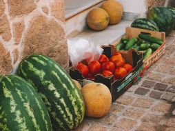 La sandía, con su vibrante color, es mucho más que una simple fruta para disfrutar en verano. Unsplash.
