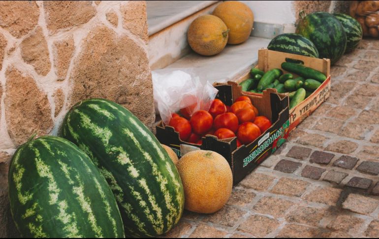 La sandía, con su vibrante color, es mucho más que una simple fruta para disfrutar en verano. Unsplash.