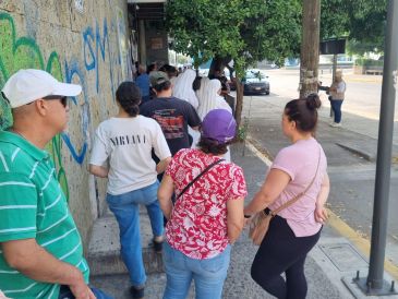 La jornada electoral del 2 de junio comenzó con largas filas para que los y las ciudadanas ejerzan su voto. EL INFORMADOR / O. Álvarez