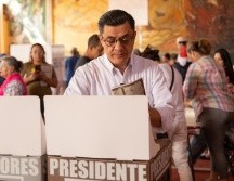 El candidato de la coalición Sigamos Haciendo Historia en Jalisco emitió su voto. ESPECIAL