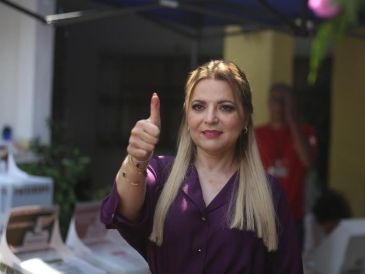 La candidata a gubernatura de la coalición Sigamos Haciendo Historia emitió su voto. ESPECIAL